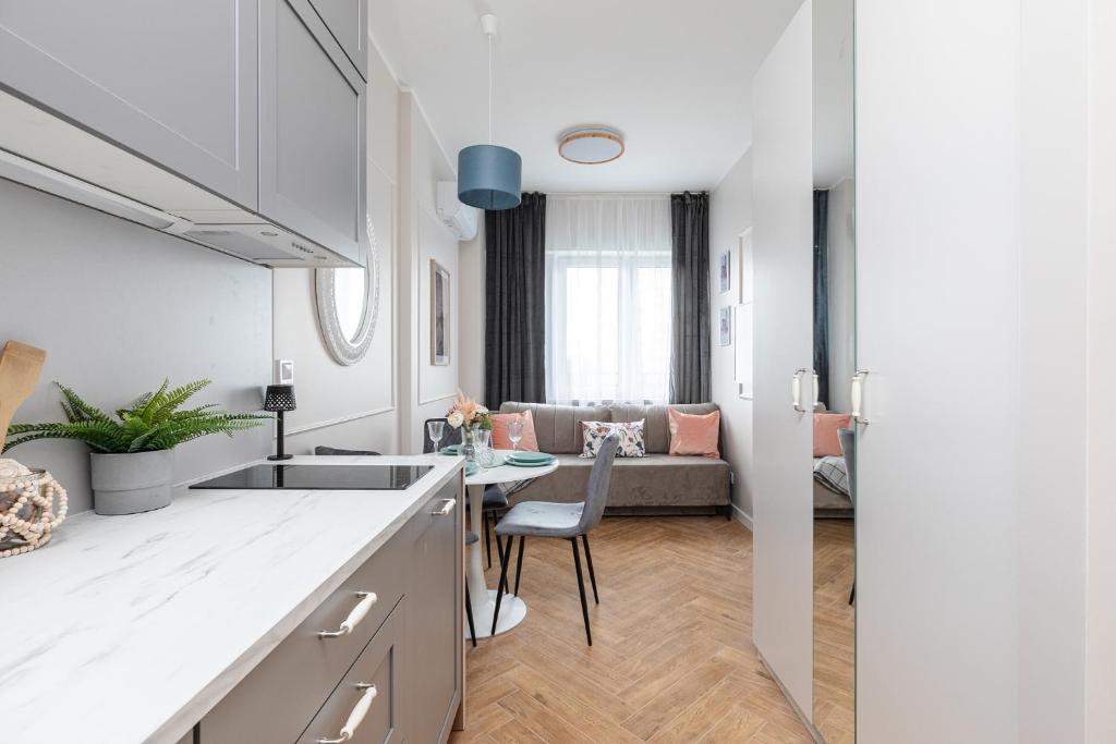 Modern studio AC Batorego by VAYA STAYS A – zdjęcie 1